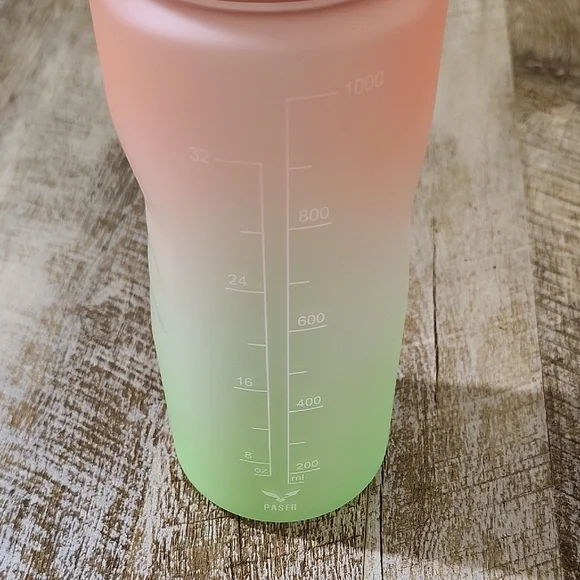 Gradient Water Bottle with Motivational Time Markers - Picture 4 of 10